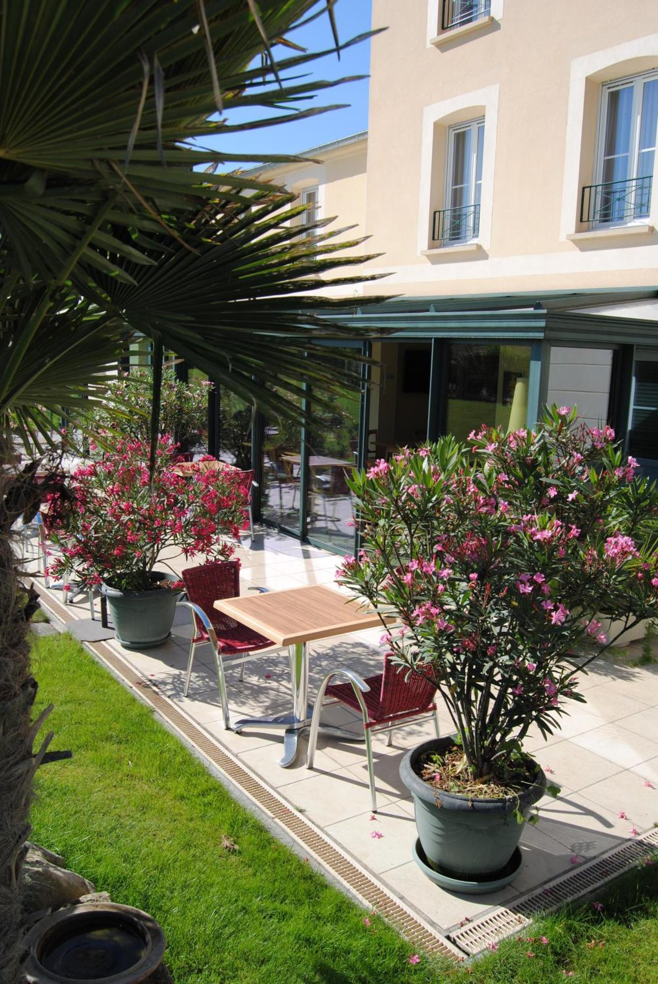 Brit Hotel Chateaudun Luaran gambar