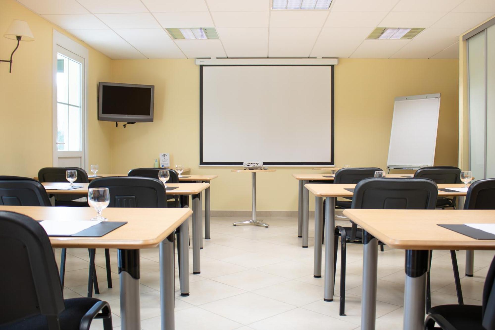 Brit Hotel Chateaudun Luaran gambar