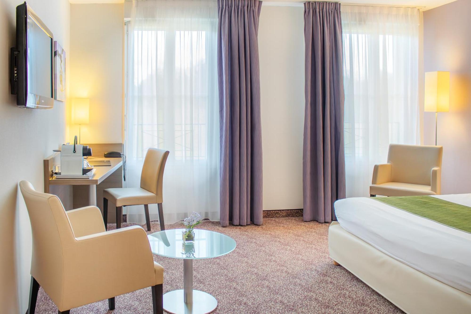 Brit Hotel Chateaudun Luaran gambar