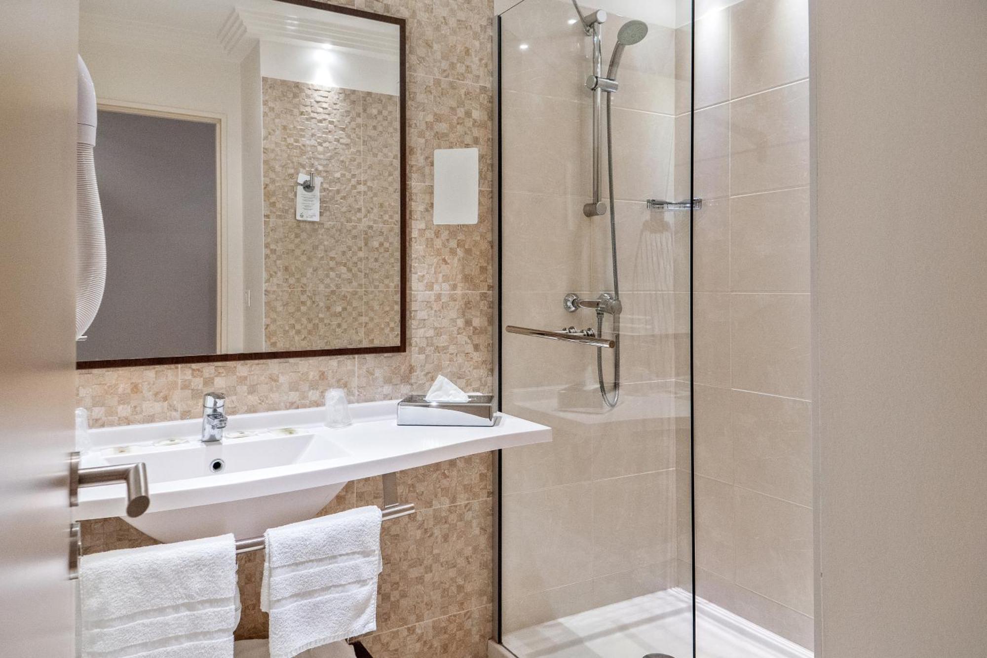 Brit Hotel Chateaudun Luaran gambar