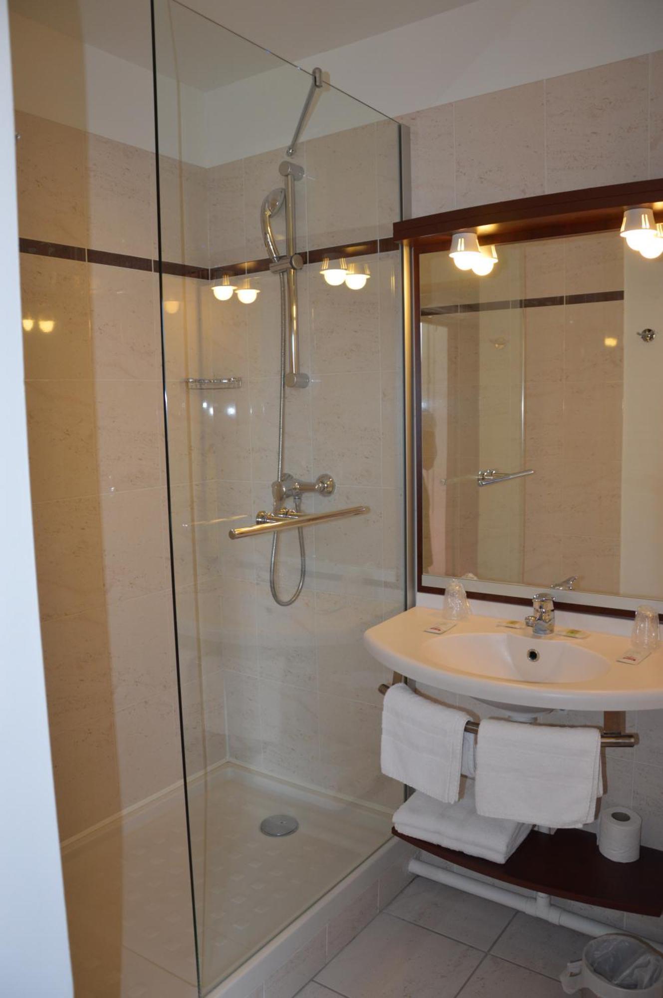 Brit Hotel Chateaudun Luaran gambar