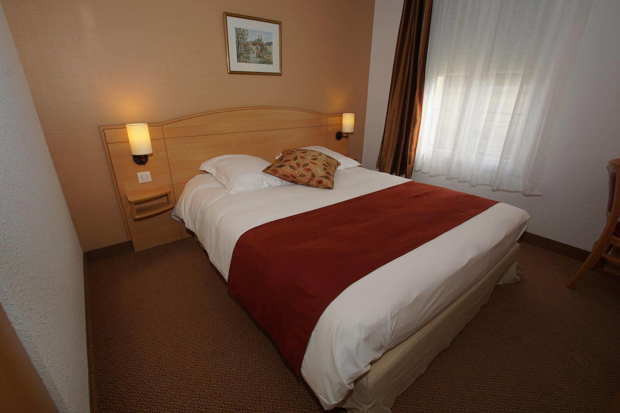 Brit Hotel Chateaudun Luaran gambar
